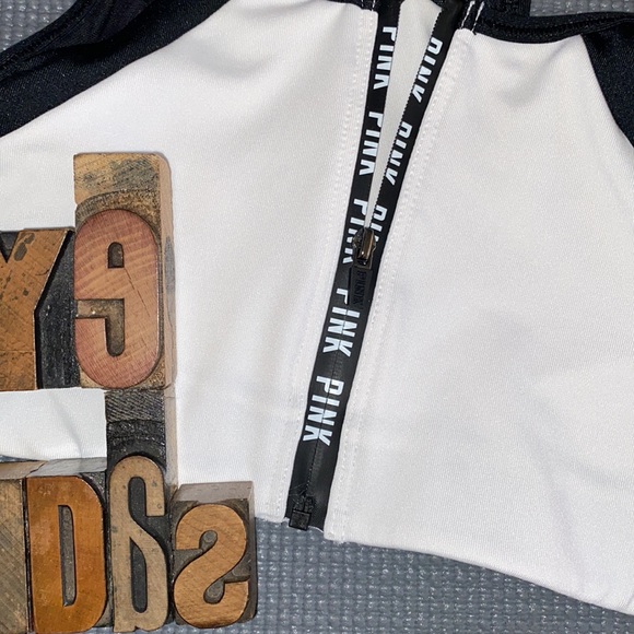 🐕🦺PINK VICTORIA’S SECRET ‘Ultimate’ Sports Bras - Picture 5 of 8